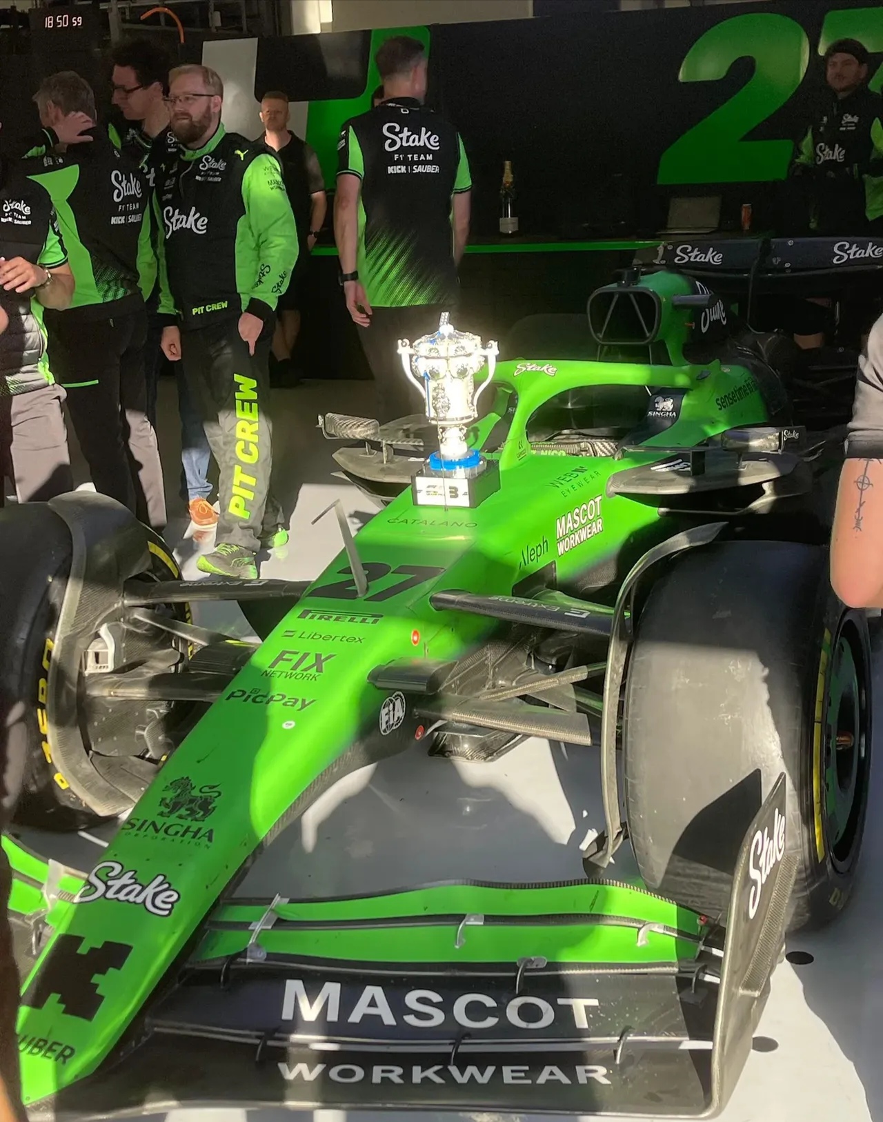 红牛车队轻取索伯车队，诺里斯带队取胜