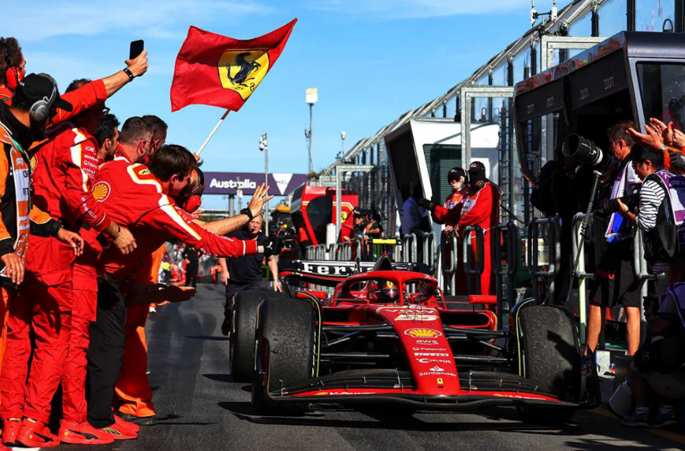 法拉利力克红牛二队,塞恩斯高光表现 法拉利力克红牛二队,塞恩斯高光表现