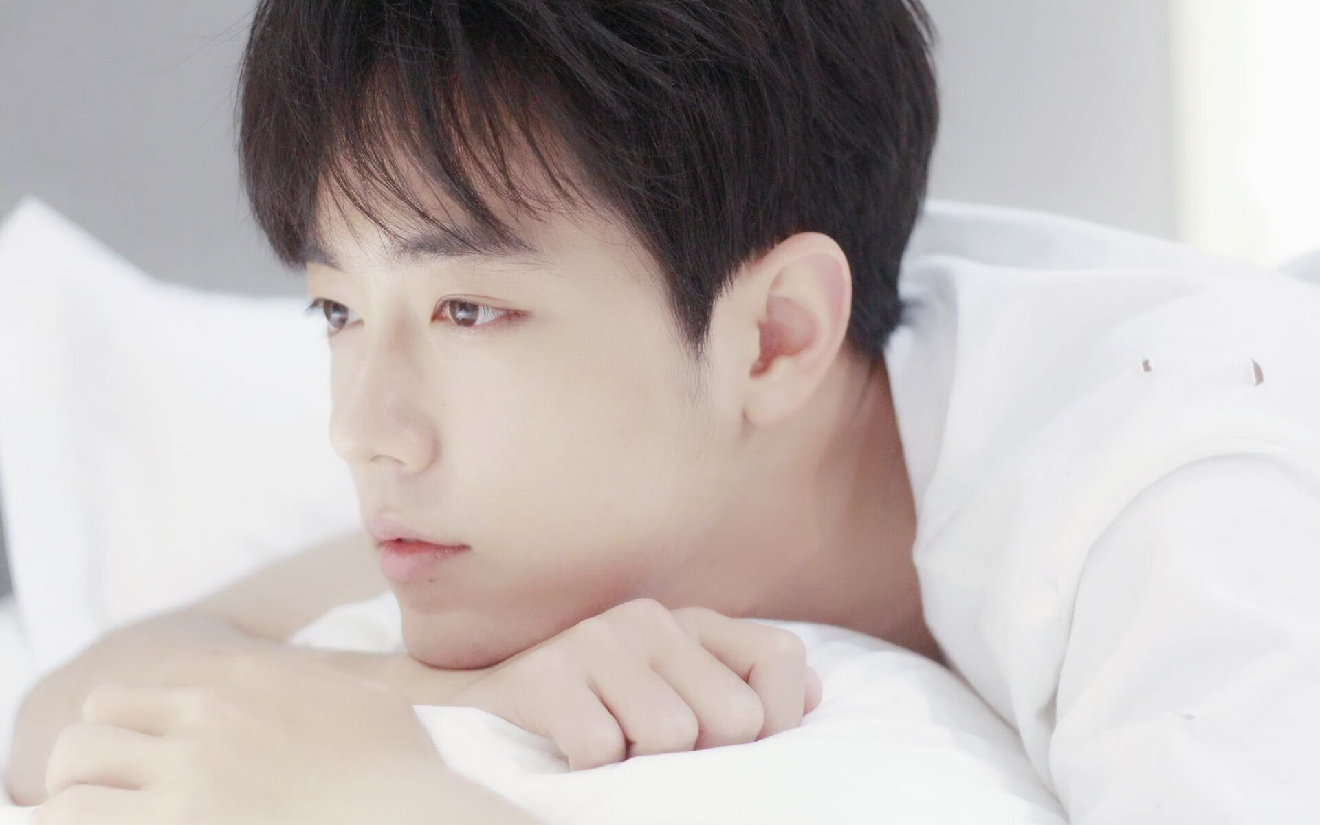 钢铁森林中的新王加冕，文班亚马关键封盖助马刺险胜猛龙