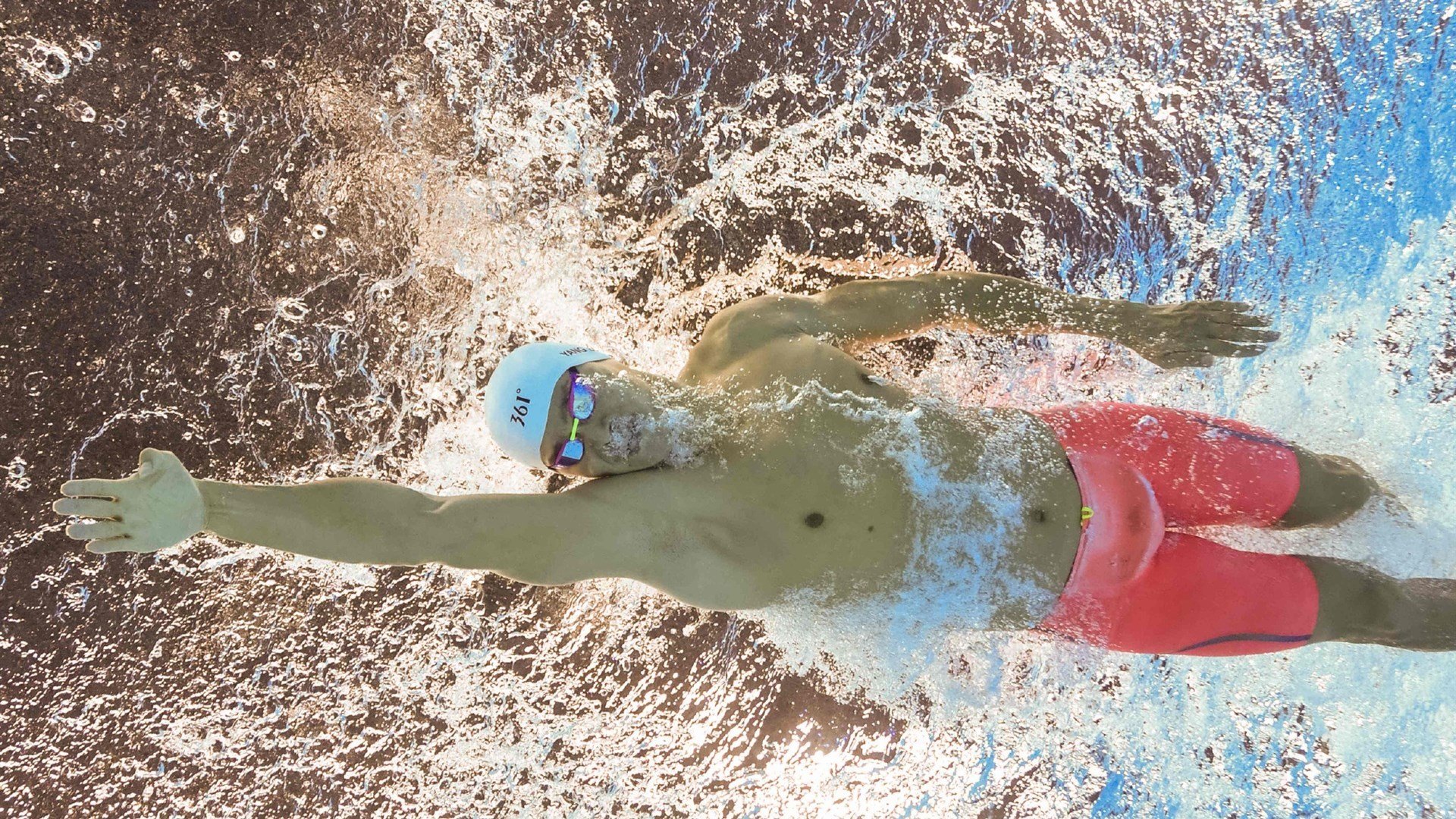 跨越半球的新王加冕,当全白军团照亮C罗的最后一舞